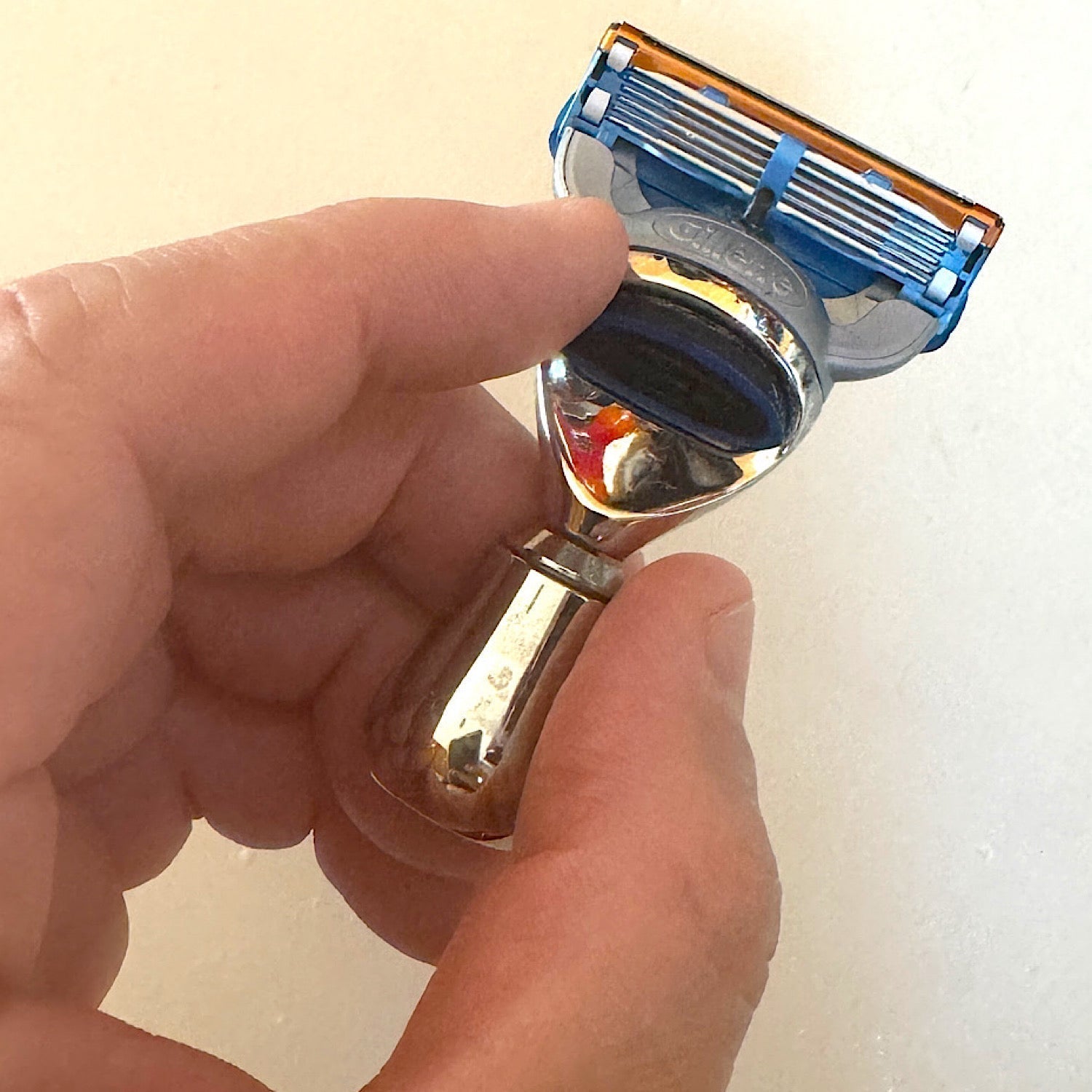 MICRO(マイクロ)初代モデル 思い入れは重量・使いやすさ・インテリアになる・かわいいカミソリ。