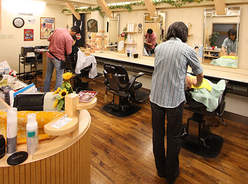 チョキチョキと開閉するハサミの音に癒される。